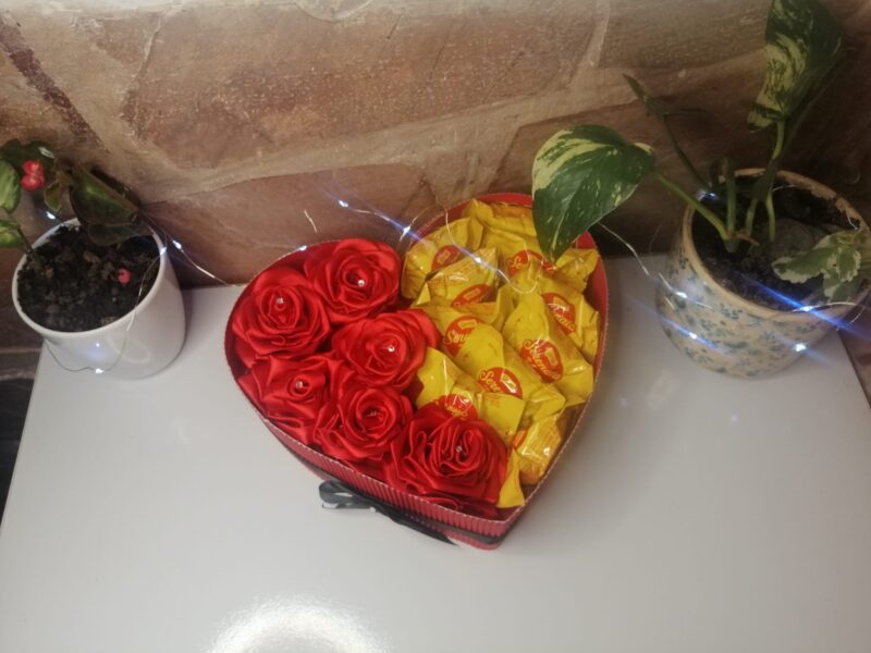 Arreglos Florales Corazón Rosas Eternas Con Bombones